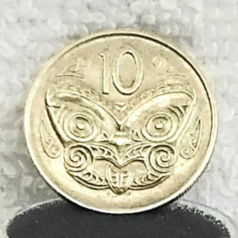 Circulated 1977 New Zealand Elizabeth II 10 Cent Coin!!